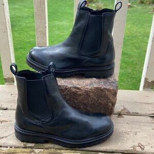 Women’s Zara Chunky Lug Black Leather Ankle Boots Size 5, Excellent Condition!!